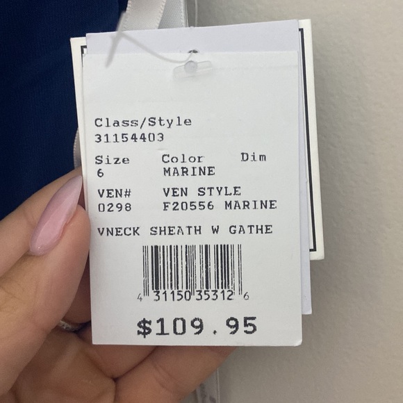 Womens Gown - Picture 4 of 4